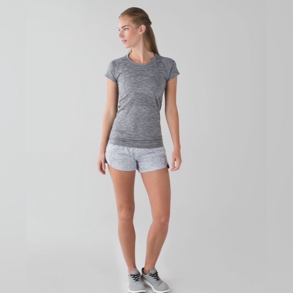 Lululemon Pleat To Street Short Dottie Dash White Black / Black Size 6‎